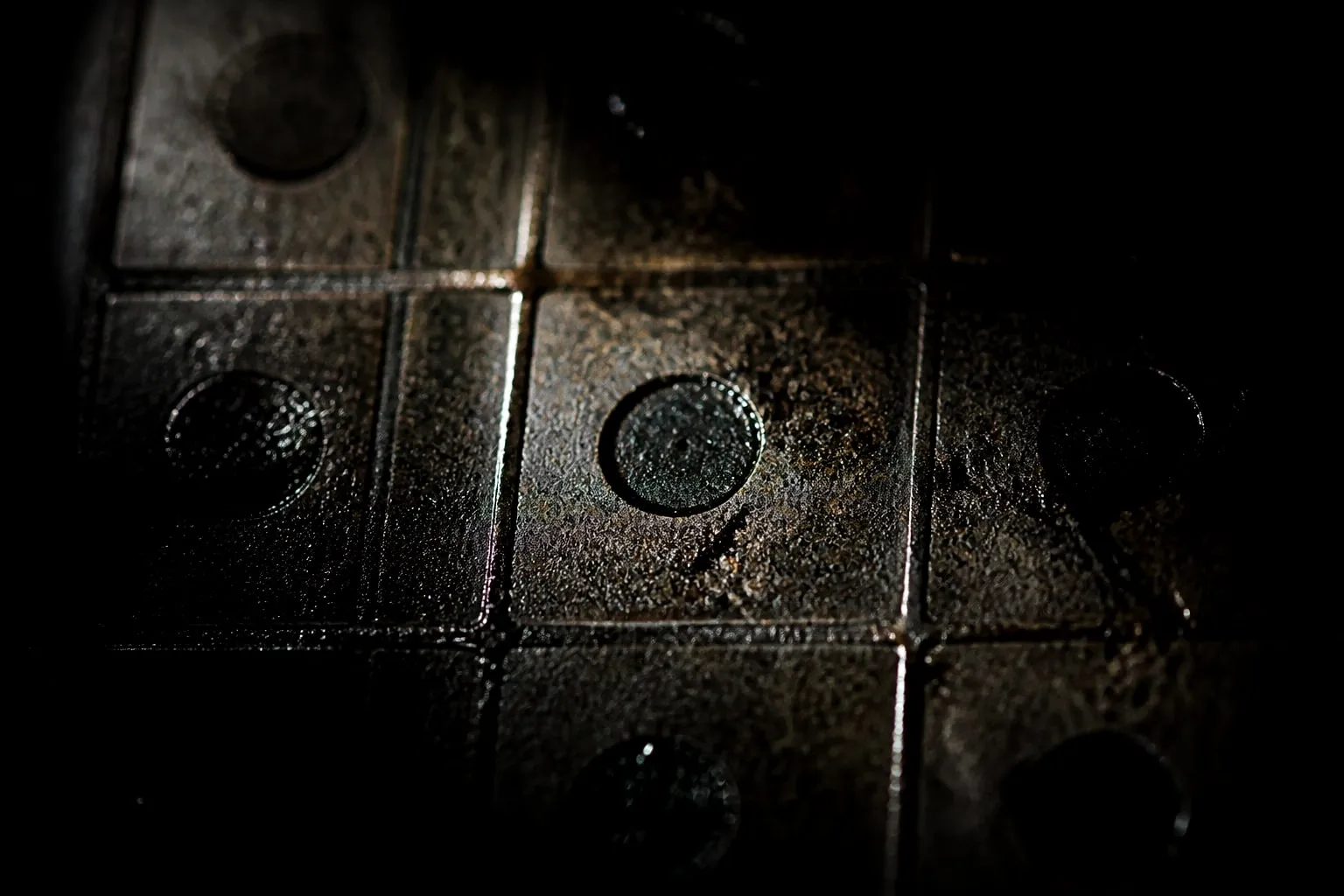 Editorial illustration: desk calendar page dates close up